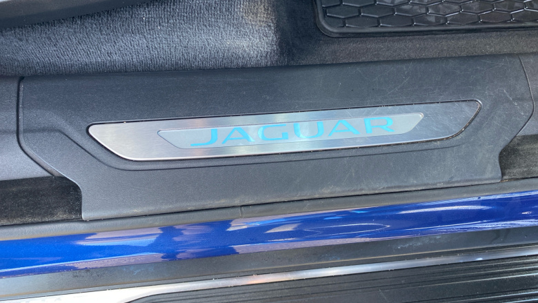 Jaguar F-Pace 2.0 D200 R-Dynamic Black 5dr Auto AWD Diesel Estate